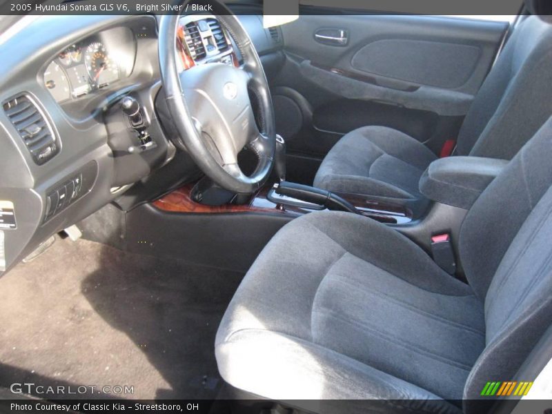 Bright Silver / Black 2005 Hyundai Sonata GLS V6