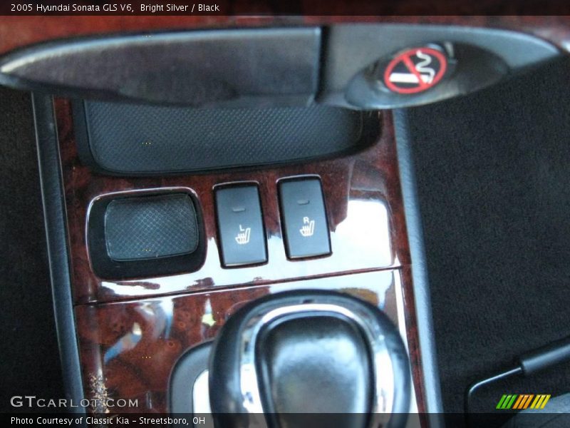Bright Silver / Black 2005 Hyundai Sonata GLS V6