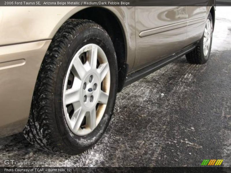 Arizona Beige Metallic / Medium/Dark Pebble Beige 2006 Ford Taurus SE