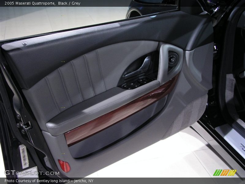 Black / Grey 2005 Maserati Quattroporte