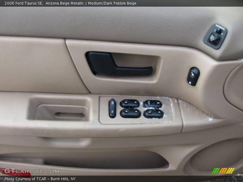 Arizona Beige Metallic / Medium/Dark Pebble Beige 2006 Ford Taurus SE