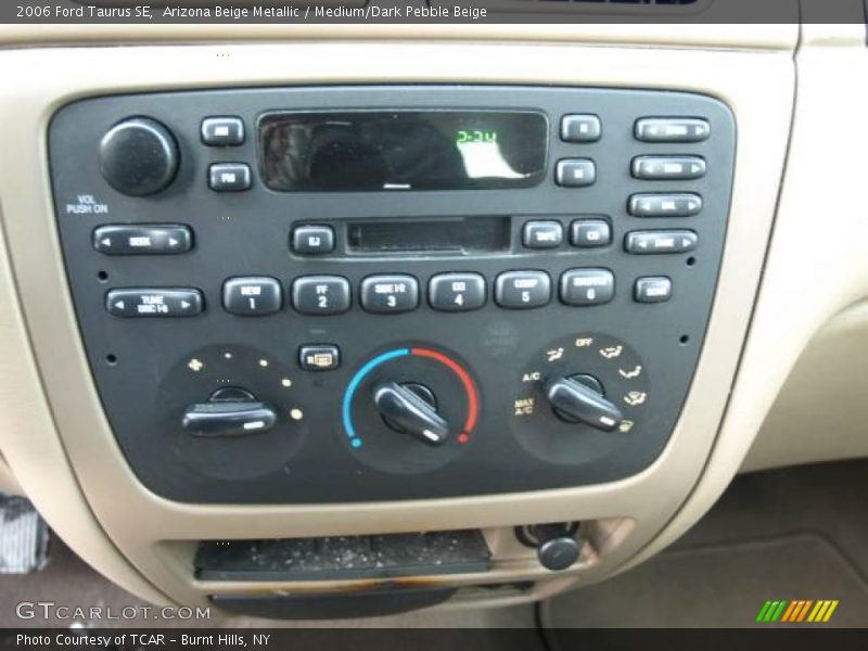 Arizona Beige Metallic / Medium/Dark Pebble Beige 2006 Ford Taurus SE