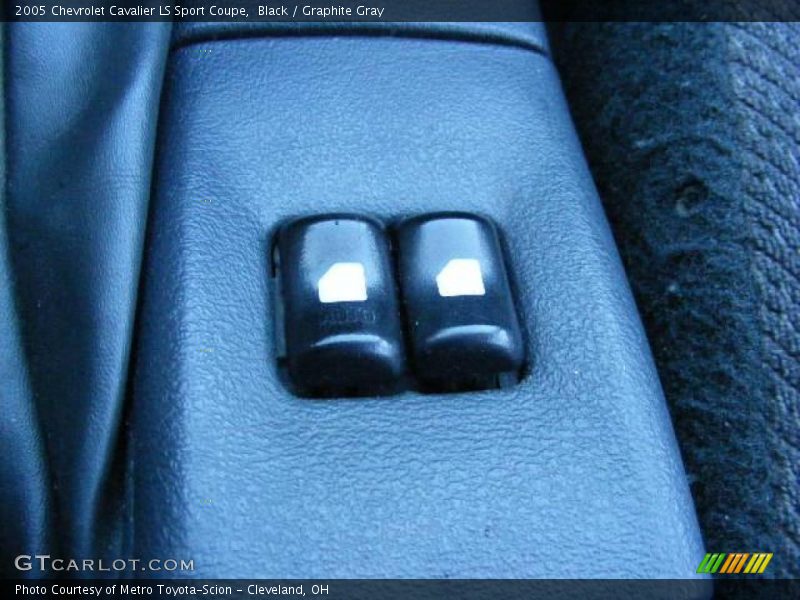 Black / Graphite Gray 2005 Chevrolet Cavalier LS Sport Coupe