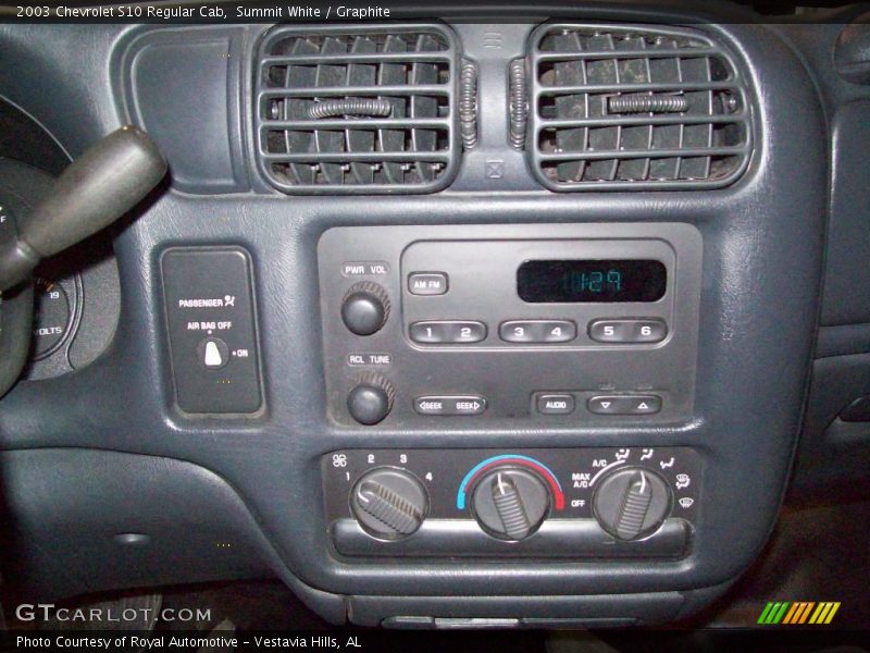 Summit White / Graphite 2003 Chevrolet S10 Regular Cab