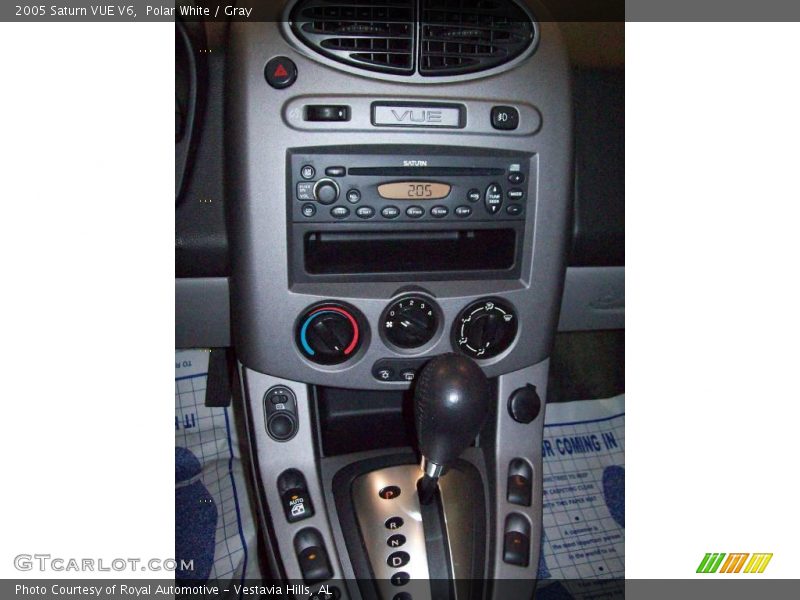 Polar White / Gray 2005 Saturn VUE V6