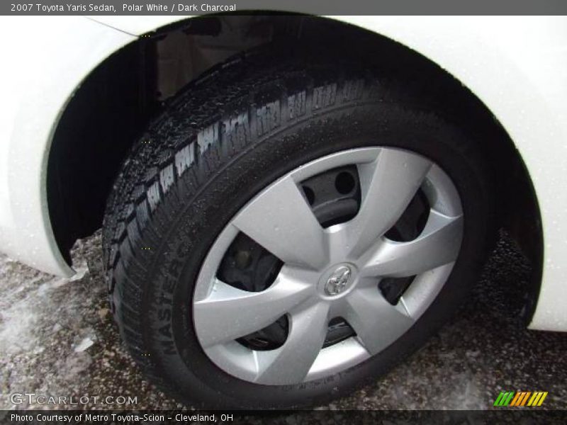 Polar White / Dark Charcoal 2007 Toyota Yaris Sedan