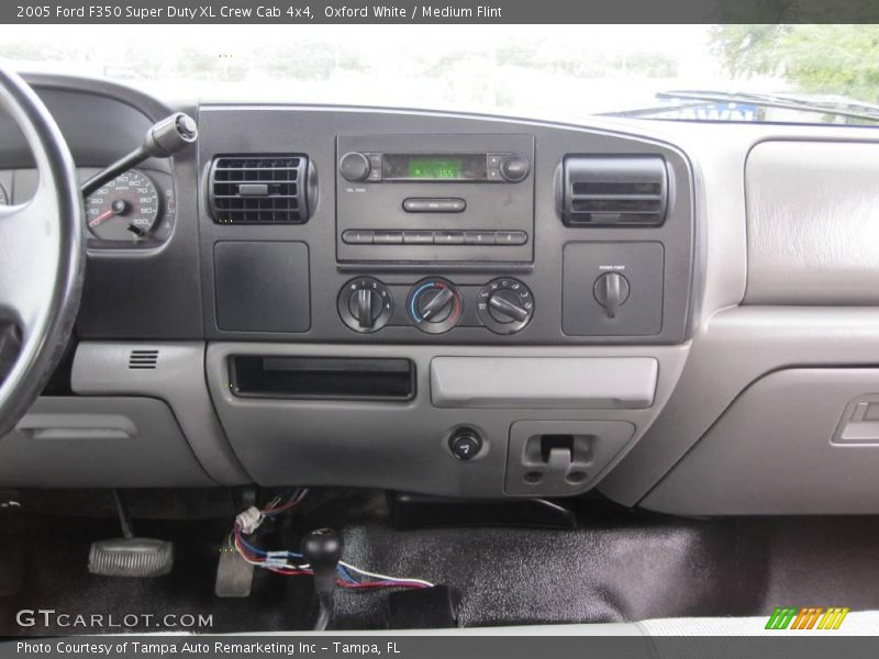 Oxford White / Medium Flint 2005 Ford F350 Super Duty XL Crew Cab 4x4