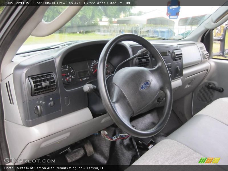 Oxford White / Medium Flint 2005 Ford F350 Super Duty XL Crew Cab 4x4