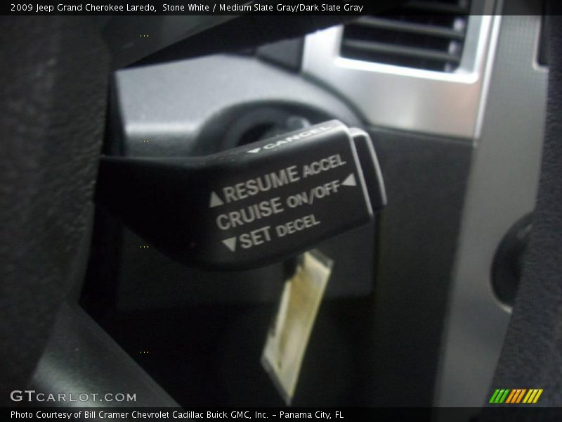 Stone White / Medium Slate Gray/Dark Slate Gray 2009 Jeep Grand Cherokee Laredo