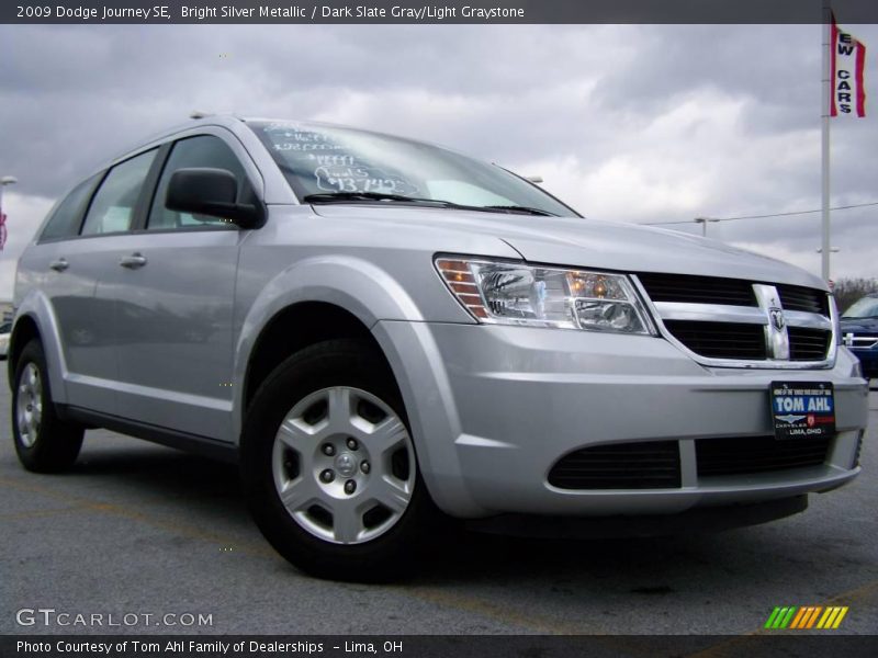 Bright Silver Metallic / Dark Slate Gray/Light Graystone 2009 Dodge Journey SE