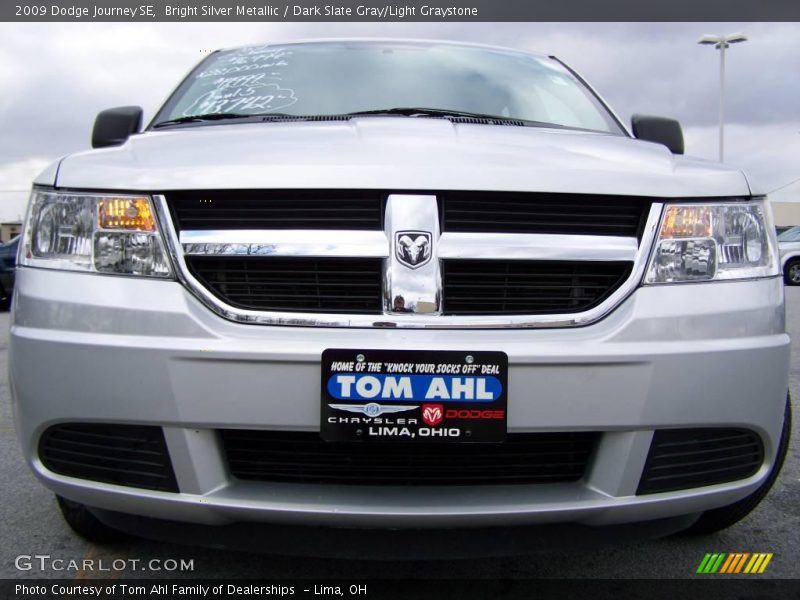 Bright Silver Metallic / Dark Slate Gray/Light Graystone 2009 Dodge Journey SE