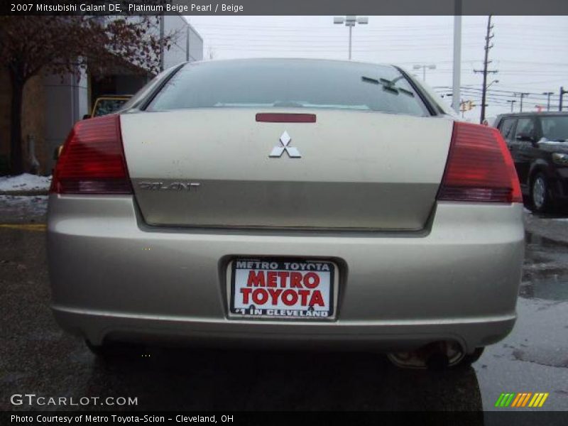 Platinum Beige Pearl / Beige 2007 Mitsubishi Galant DE