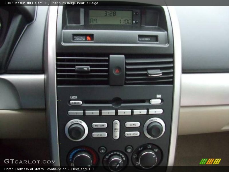 Platinum Beige Pearl / Beige 2007 Mitsubishi Galant DE