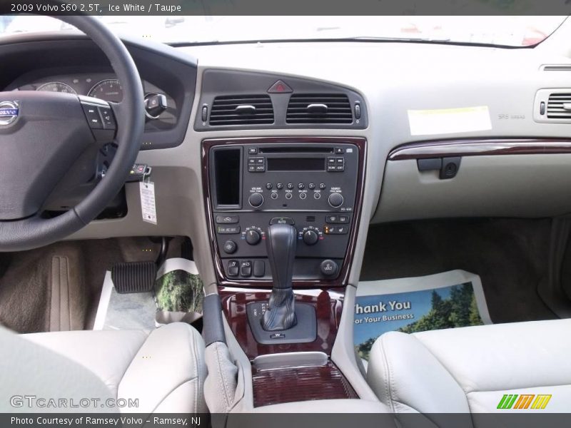 Ice White / Taupe 2009 Volvo S60 2.5T