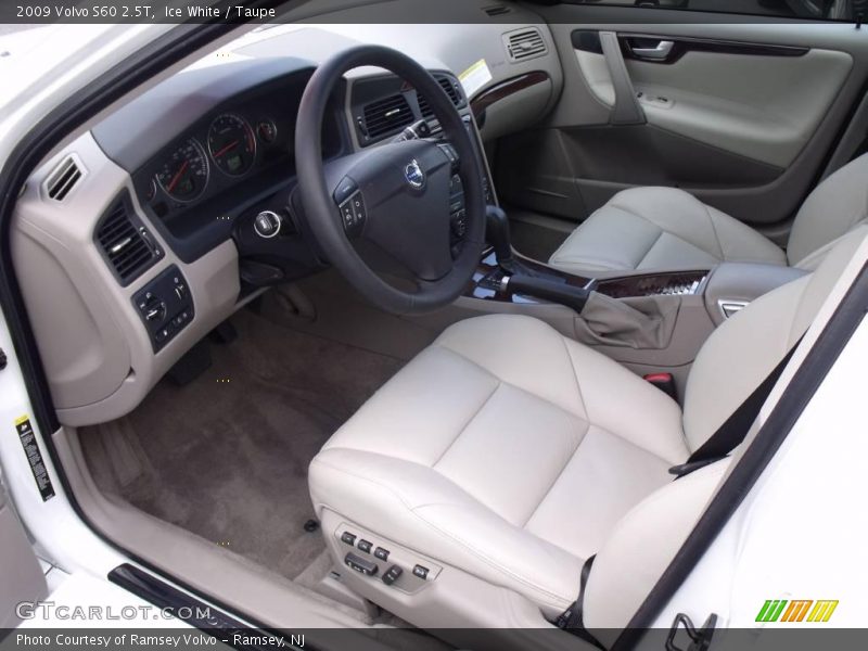 Ice White / Taupe 2009 Volvo S60 2.5T