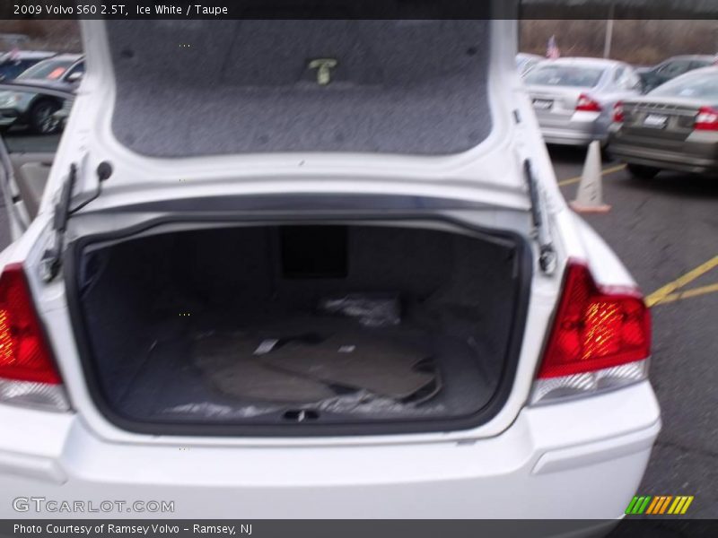 Ice White / Taupe 2009 Volvo S60 2.5T