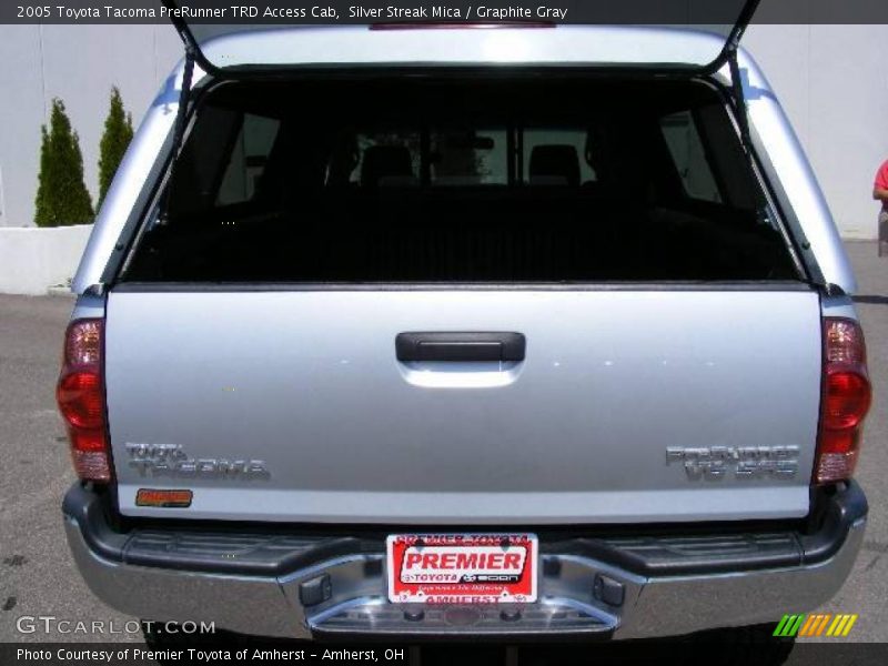 Silver Streak Mica / Graphite Gray 2005 Toyota Tacoma PreRunner TRD Access Cab