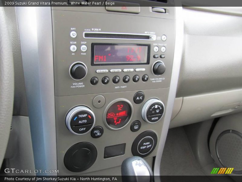 White Water Pearl / Beige 2009 Suzuki Grand Vitara Premium