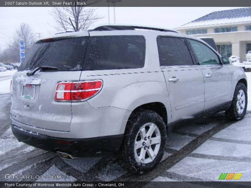 Silver Pearl / Black 2007 Saturn Outlook XR