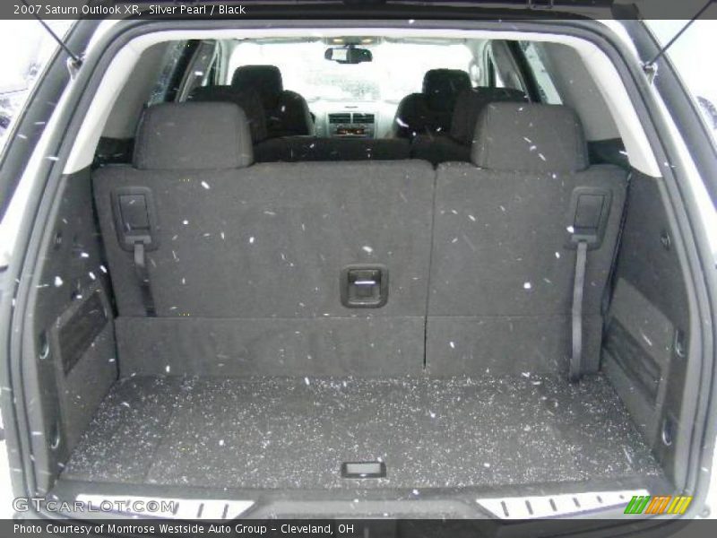 Silver Pearl / Black 2007 Saturn Outlook XR