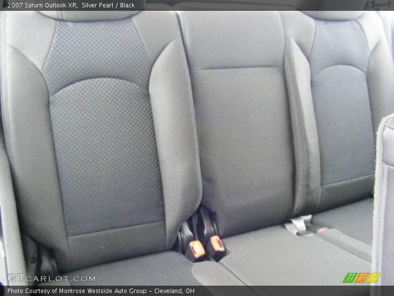 Silver Pearl / Black 2007 Saturn Outlook XR