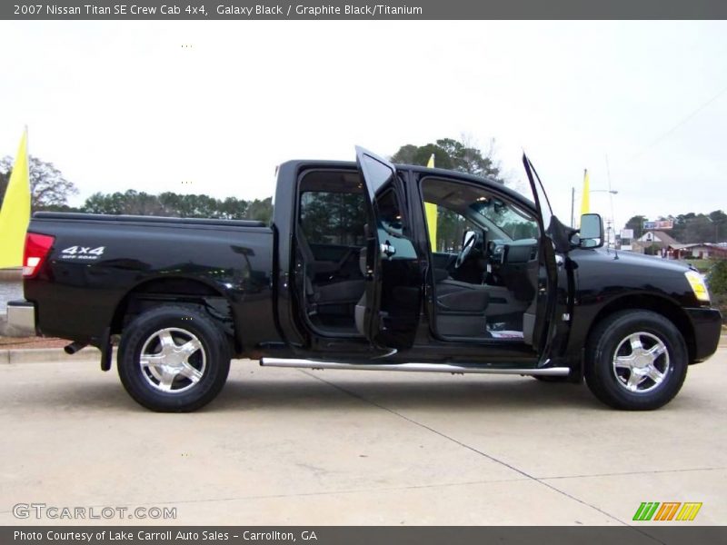 Galaxy Black / Graphite Black/Titanium 2007 Nissan Titan SE Crew Cab 4x4
