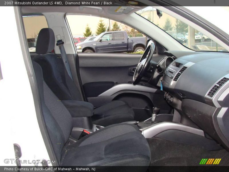 Diamond White Pearl / Black 2007 Mitsubishi Outlander LS 4WD