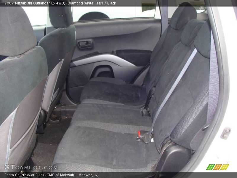Diamond White Pearl / Black 2007 Mitsubishi Outlander LS 4WD
