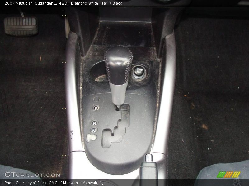 Diamond White Pearl / Black 2007 Mitsubishi Outlander LS 4WD