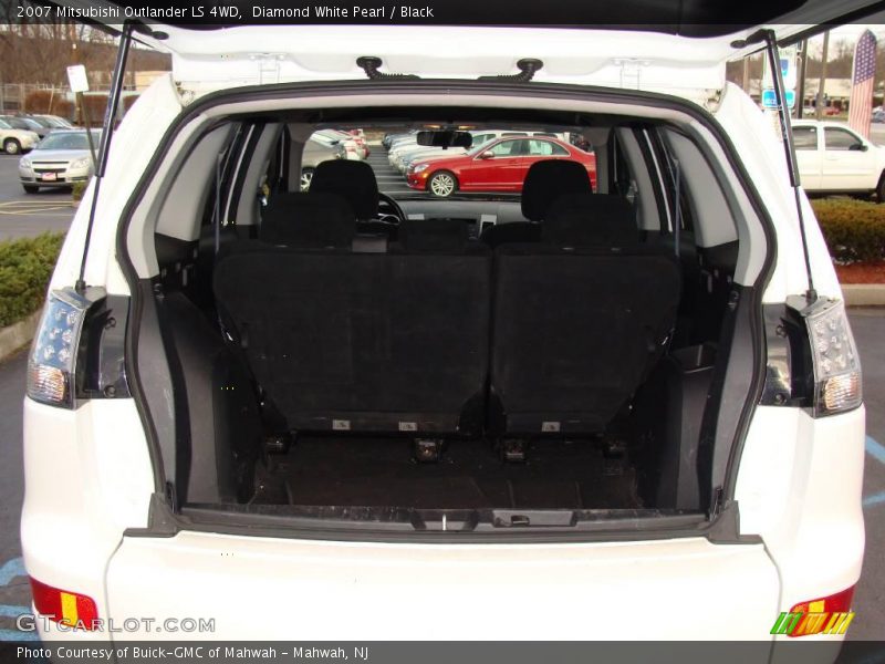 Diamond White Pearl / Black 2007 Mitsubishi Outlander LS 4WD