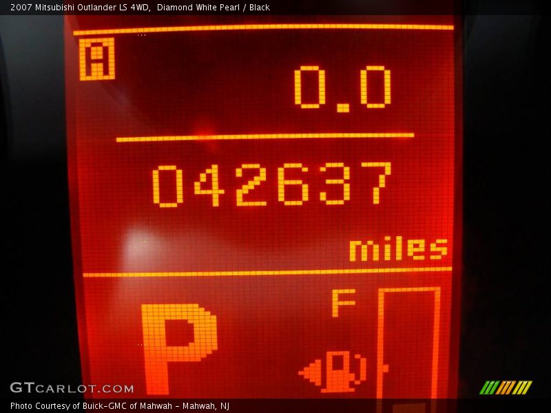 Diamond White Pearl / Black 2007 Mitsubishi Outlander LS 4WD