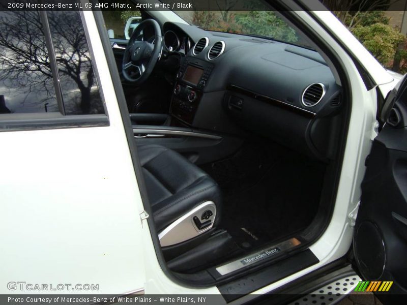 Arctic White / Black 2009 Mercedes-Benz ML 63 AMG 4Matic