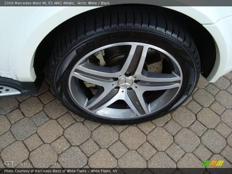 Arctic White / Black 2009 Mercedes-Benz ML 63 AMG 4Matic