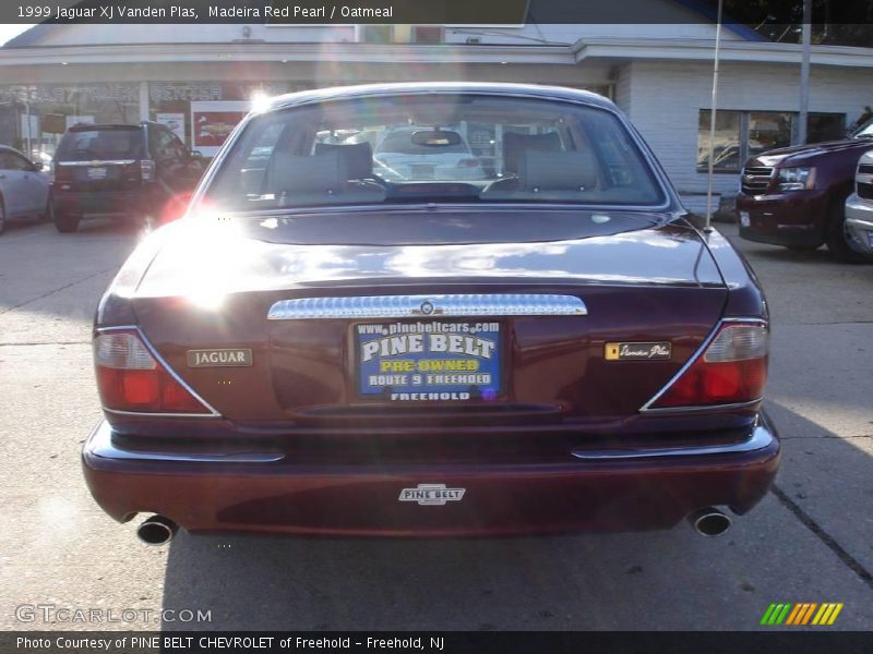 Madeira Red Pearl / Oatmeal 1999 Jaguar XJ Vanden Plas