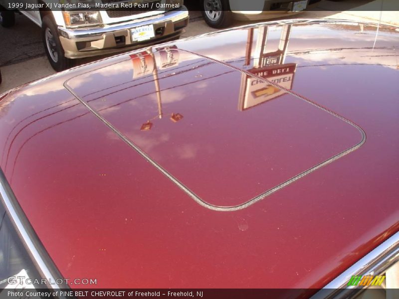 Madeira Red Pearl / Oatmeal 1999 Jaguar XJ Vanden Plas