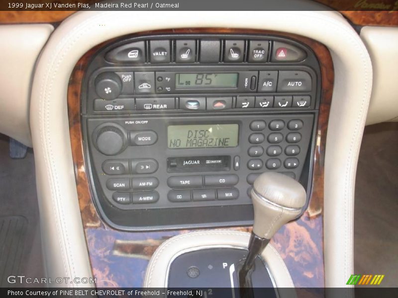 Madeira Red Pearl / Oatmeal 1999 Jaguar XJ Vanden Plas