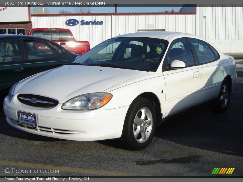 Vibrant White / Medium Graphite 2001 Ford Taurus SES