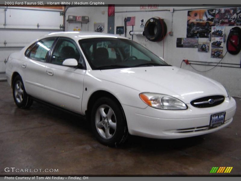 Vibrant White / Medium Graphite 2001 Ford Taurus SES