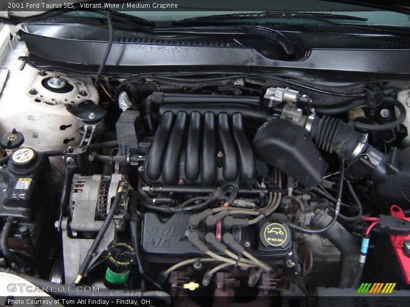 Vibrant White / Medium Graphite 2001 Ford Taurus SES