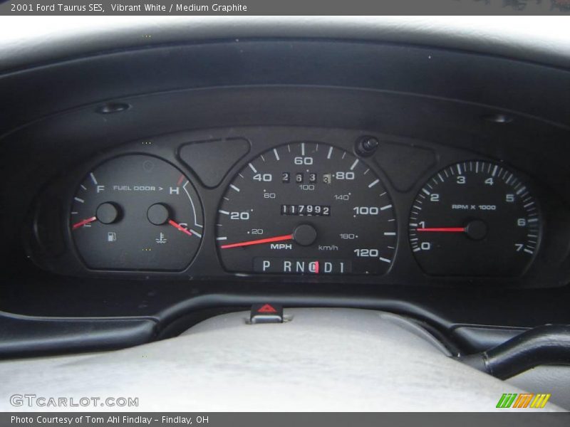 Vibrant White / Medium Graphite 2001 Ford Taurus SES