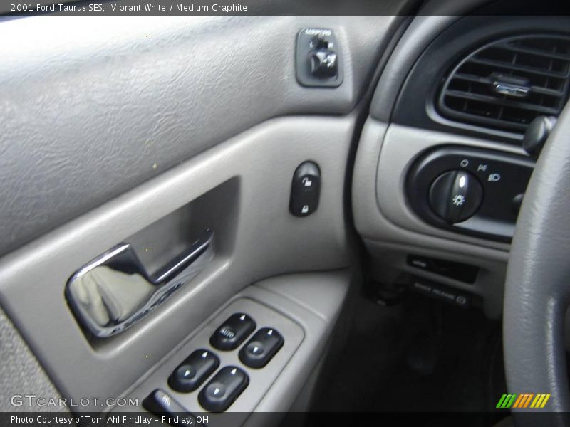 Vibrant White / Medium Graphite 2001 Ford Taurus SES
