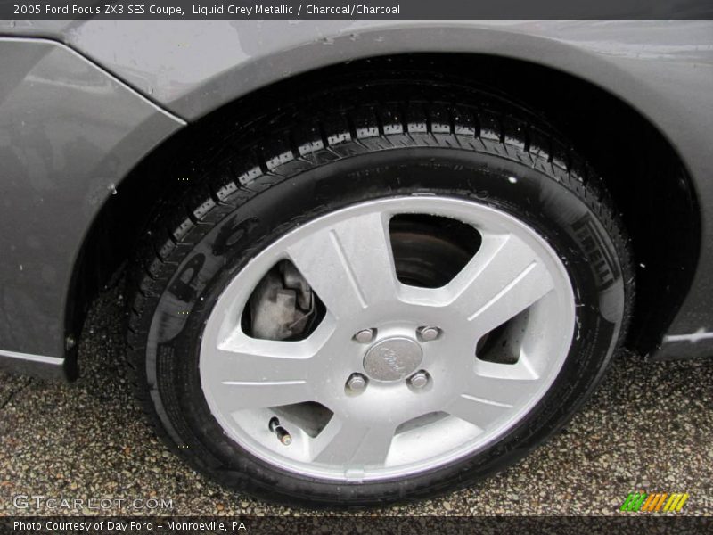 Liquid Grey Metallic / Charcoal/Charcoal 2005 Ford Focus ZX3 SES Coupe
