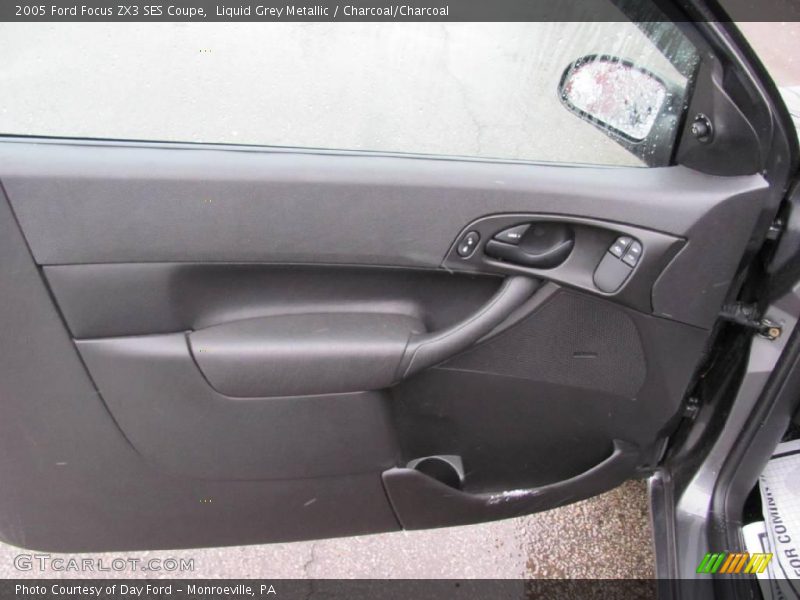 Liquid Grey Metallic / Charcoal/Charcoal 2005 Ford Focus ZX3 SES Coupe