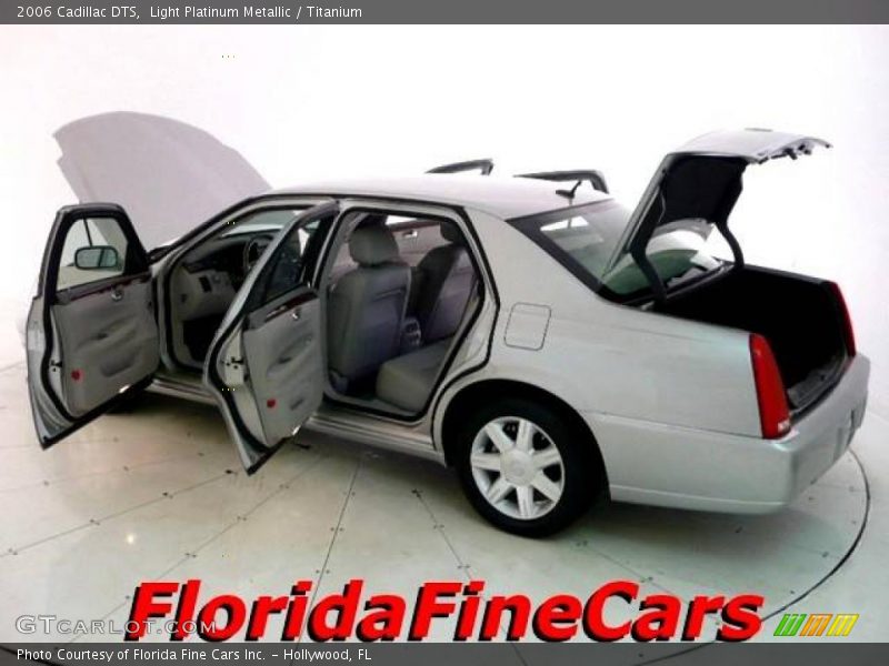 Light Platinum Metallic / Titanium 2006 Cadillac DTS