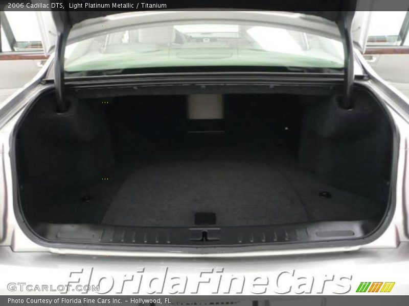 Light Platinum Metallic / Titanium 2006 Cadillac DTS