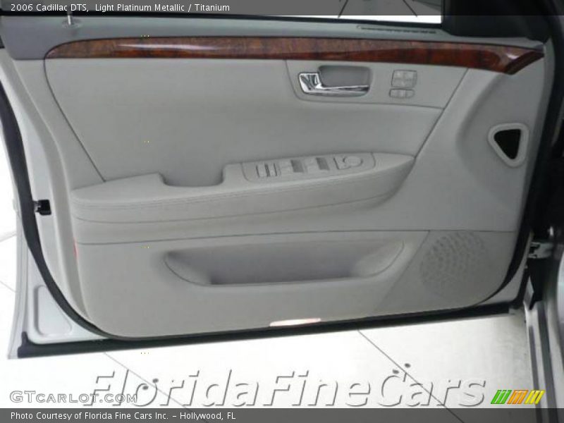 Light Platinum Metallic / Titanium 2006 Cadillac DTS