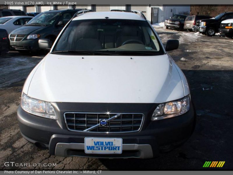 Ice White / Taupe 2005 Volvo XC70 AWD