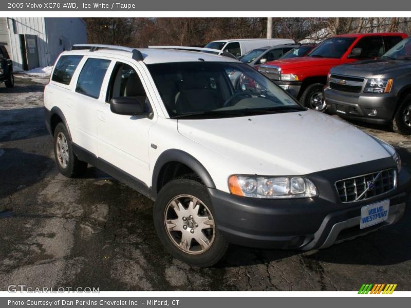 Ice White / Taupe 2005 Volvo XC70 AWD