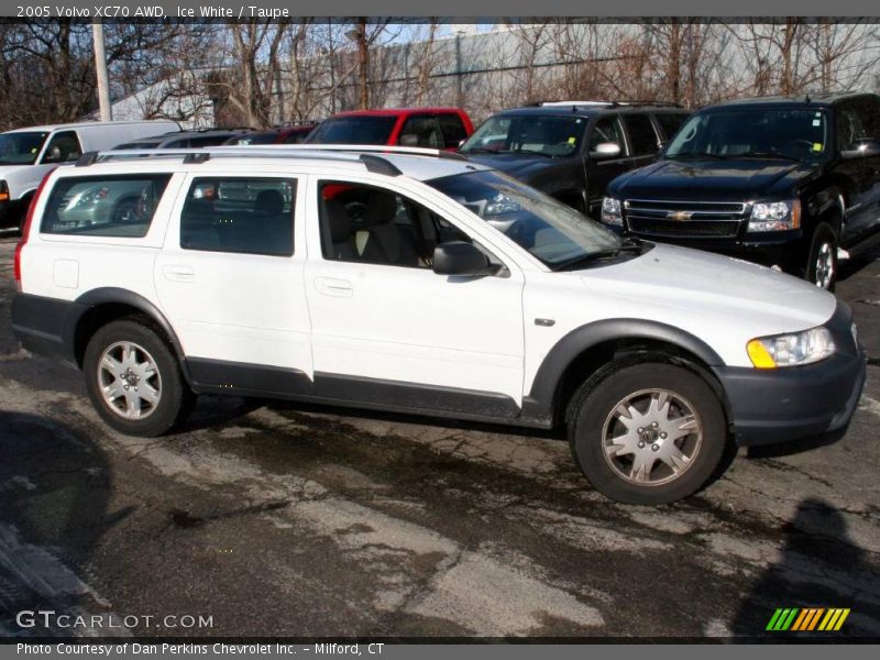 Ice White / Taupe 2005 Volvo XC70 AWD