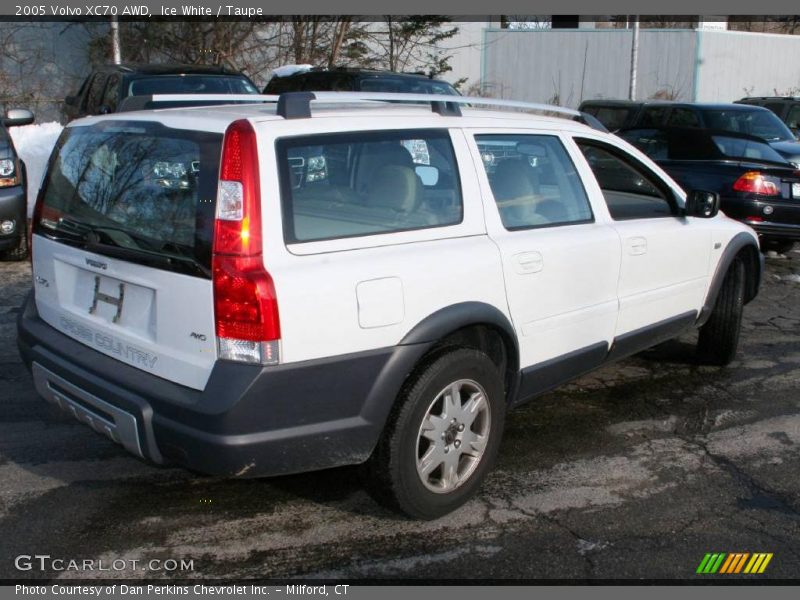 Ice White / Taupe 2005 Volvo XC70 AWD